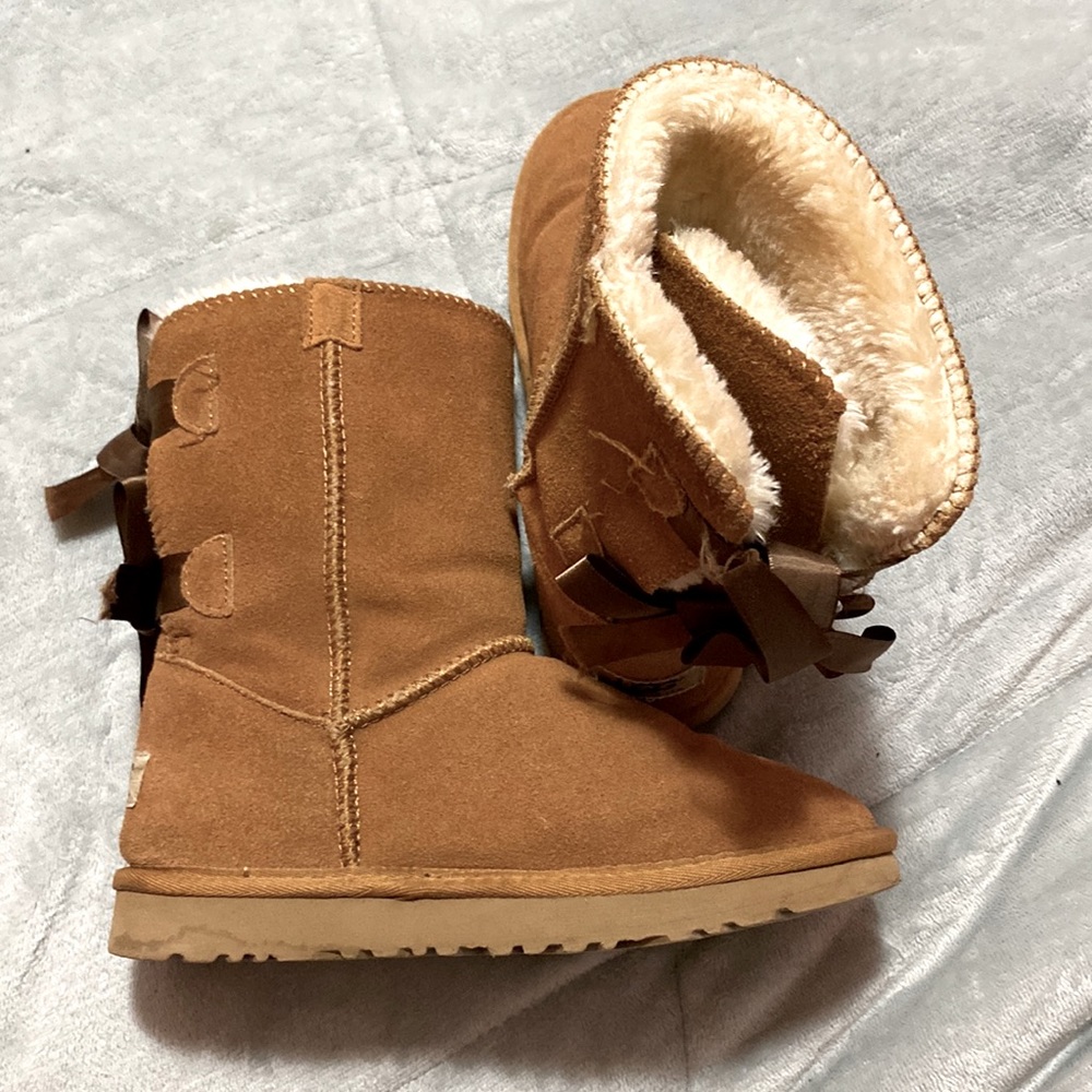 Bailey Bow Uggs 🧸